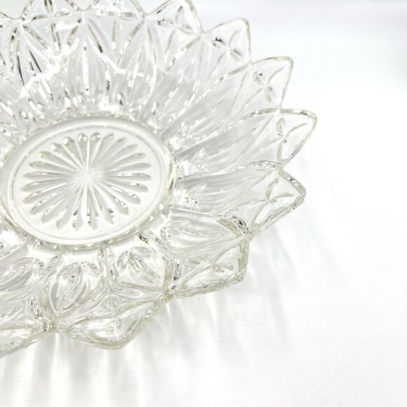 Vintage Federal Cut Glass Dish Bowl Sun Flower Sunflower Petal Starburst Pattern - Picture 6 of 10